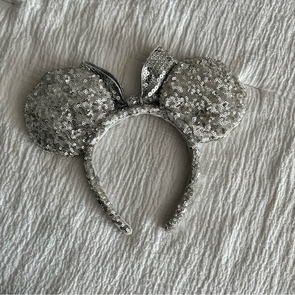 Silver shiny sequin ears - Picture 2 of 2